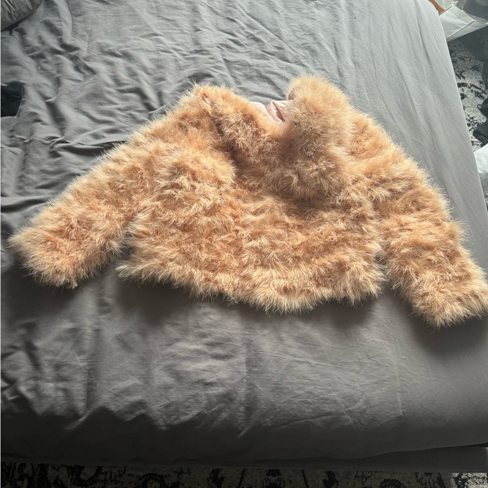 Brand new marabou feather quilted hooded jacket

Champagne/pink - Picture 2 of 2